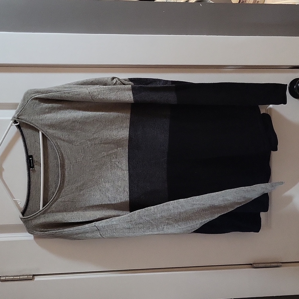 Colorblock Crewneck Sweater Top - Gray/Charcoal/Black